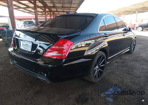 2013 Mercedes-Benz S 550 из США, поврежденный, VIN WDDNG7DB7DA500703